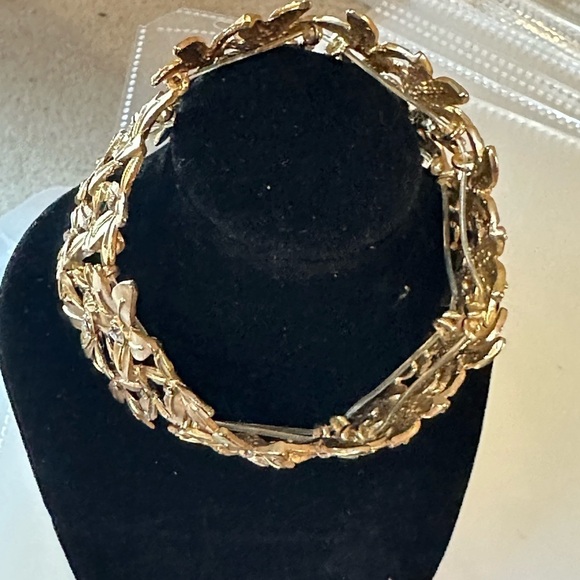 Faux brush gold and crystal matching floral bracelet and ring set - Picture 3 of 6